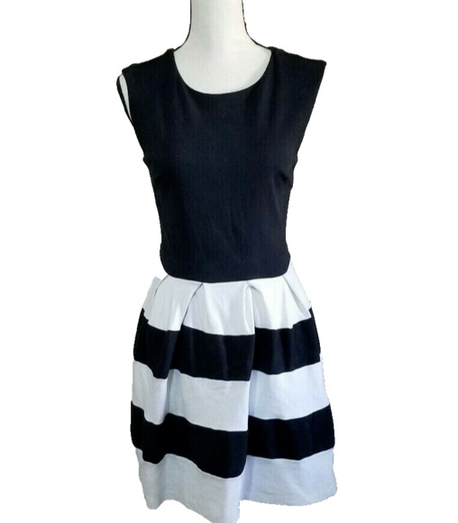 Forever 21 Dress Medium Black White Sleeveless Fit & Flare Cotton Pleated Junior - Picture 1 of 5